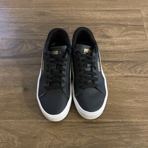 Woman’s Sneakers